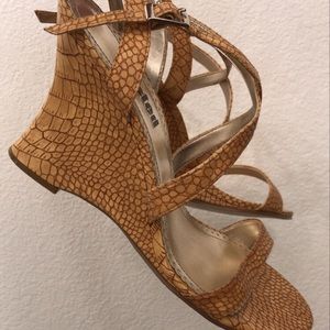 Kenneth Cole unlisted skin wedges